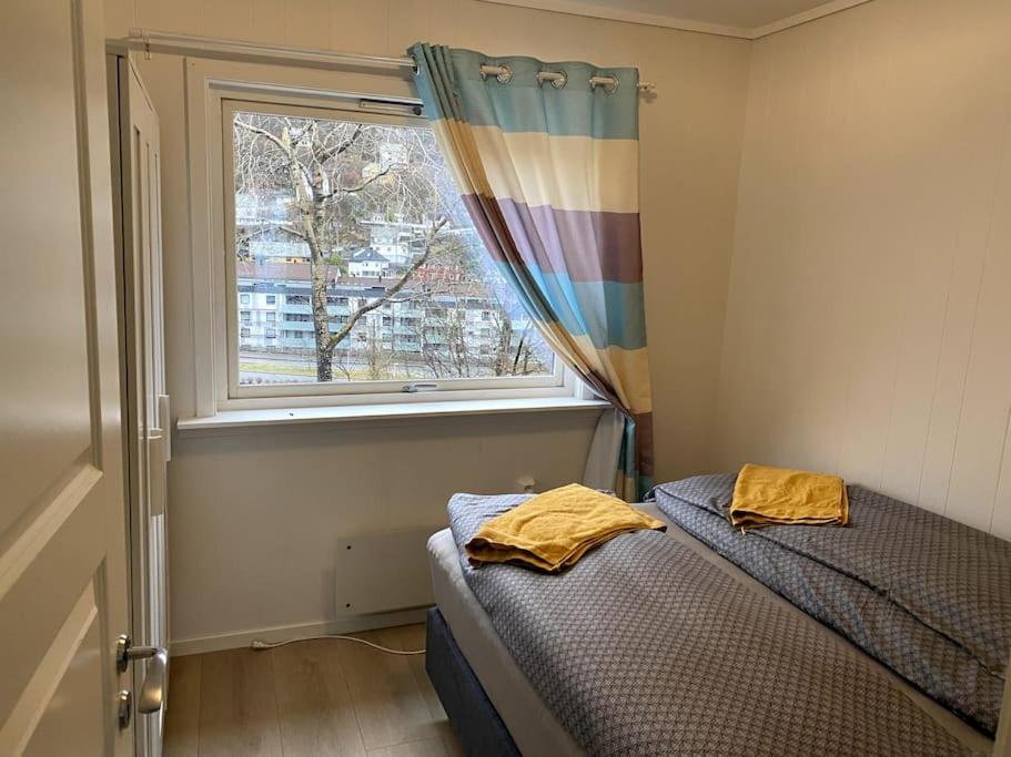 Lovely 2 Bedroom Apartmen With Free Parking Bergen Kültér fotó
